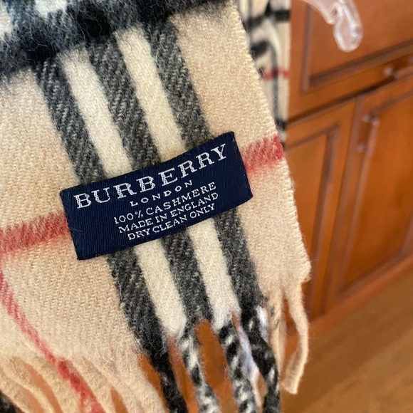 BURBERRY — 100% AUTHENTIC Classic Check Cashmere Scarf (124” long) - NWOT - Picture 4 of 5